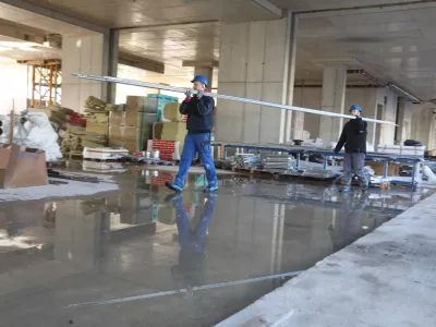 - 29.01.2025. - Vodeni ogled gradnje poslovno stanovanjskega objekta Vilharia, ki ga gradi podjetje Corwin iz Slova&scaron;ke.//FOTO: Bojan Velikonja