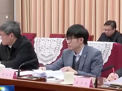 Le fondateur de DeepSeek, Liang Wenfeng assiste &agrave; une r&eacute;union avec le Premier ministre chinois Li Qiang le lendemain du lancement par sa startup d'un assistant IA &agrave; faible co&ucirc;t. &copy; capture TV / Bestimage DeepSeek's founder Liang Wenfeng attended a meeting with Chinese Premier Li Qiang the day after his startup released a low-cost AI assistant.,Image: 958390220, License: Rights-managed, Restrictions:, Model Release: no