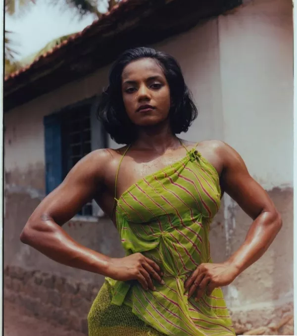 22-letna Bhumika Kumar je povedala, da jo je njeno ukvarjanje s tem &scaron;portom spravilo v spor z družinskimi člani, čeprav je vztrajala pri osvajanju lokalnih naslovov in zdaj tudi trenira ambiciozne bodibilderje. KIG/Keerthana Kunnath