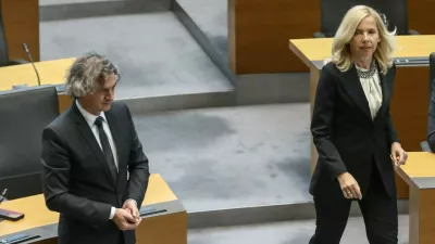 Poslanci DZ so danes potrdili bistvene ugotovitve in sporne sklepe poročila preiskovalne komisije, ki preiskuje sume vpletanja politike v delo policije. Foto: Luka Cjuha&nbsp;