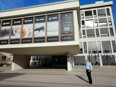 Impozantna stavba sredi Maribora je bila zgrajena leta 1965, pred &scaron;estimi leti je dobila tudi prizidek.&nbsp;/ Foto: Mojca Marot
