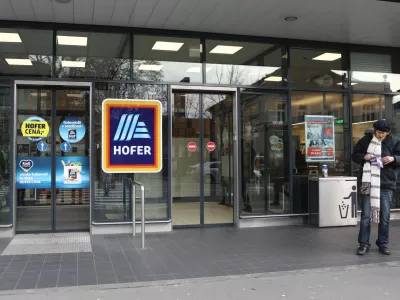 Eden od lani najbolj razvpitih primerov ogla&scaron;evanja, za katere je ogla&scaron;evalsko razsodi&scaron;če razsodilo, da kr&scaron;ijo slovenski ogla&scaron;evalski kodeks, je bilo ogla&scaron;evanje družbe Hofer trgovina. Foto: Luka Cjuha&nbsp;