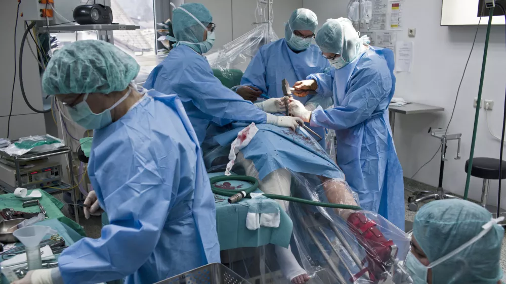 Kak&scaron;no bo dejansko povi&scaron;anje plač v zdravstvu, &scaron;e vedno ni znano. Jasno pa je, da se dvig pri prilivih bolni&scaron;nic za zdaj &scaron;e ne bo poznal. Foto: Jaka Gasar&nbsp;