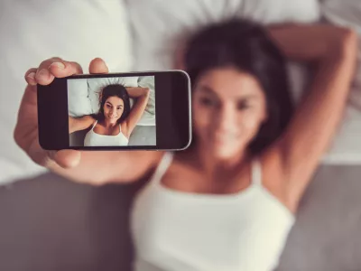 V trenutku, ko fotografijo ali videoposnetek po&scaron;ljemo nekomu, izgubimo nadzor nad tem, kdo vse jo bo videl. / Foto: Istock