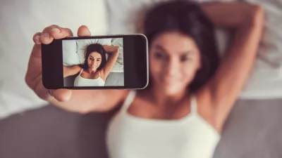 V trenutku, ko fotografijo ali videoposnetek po&scaron;ljemo nekomu, izgubimo nadzor nad tem, kdo vse jo bo videl. / Foto: Istock