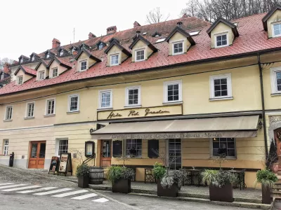 Hi&scaron;a Pod Gradom