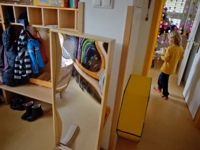 Zaenkrat &scaron;e ni predvideno, da bi dvig plač zaposlenih v vrtcih, ki ga je prinesla plačna reforma javnega sektorja, sofinancirala državna blagajna, tako da se ne bi prevedel v vi&scaron;je položnice za star&scaron;e. Fotografija je simbolična. Foto: Tomaž Zajel&scaron;nik