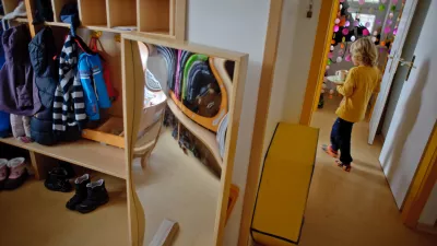 Zaenkrat &scaron;e ni predvideno, da bi dvig plač zaposlenih v vrtcih, ki ga je prinesla plačna reforma javnega sektorja, sofinancirala državna blagajna, tako da se ne bi prevedel v vi&scaron;je položnice za star&scaron;e. Fotografija je simbolična. Foto: Tomaž Zajel&scaron;nik