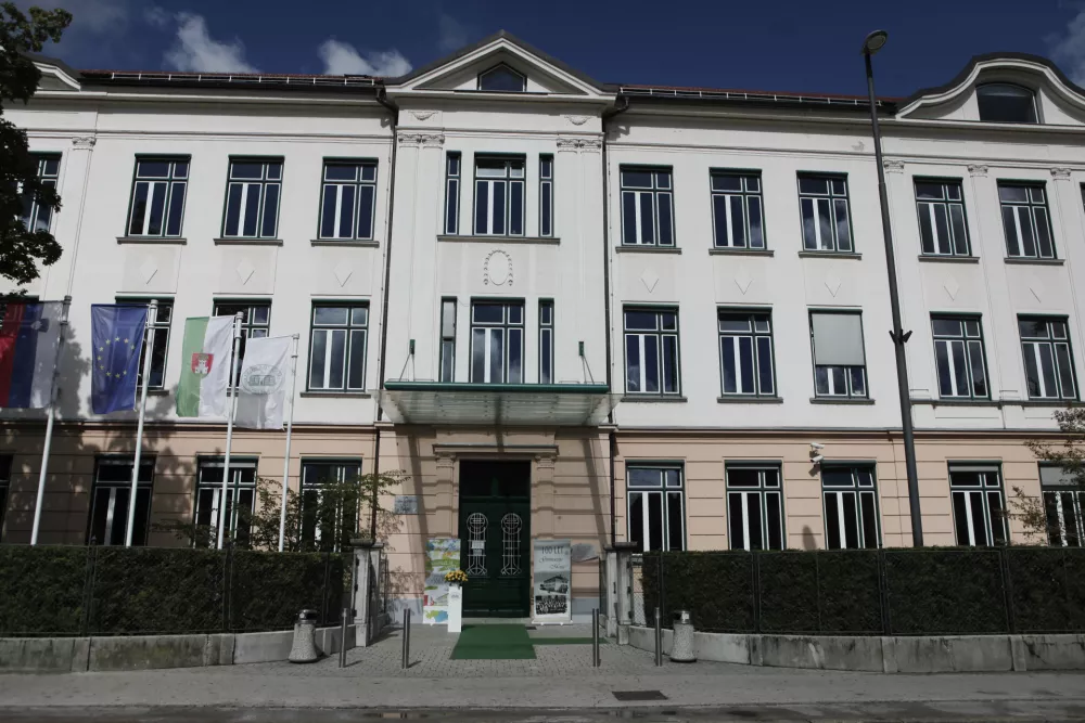 - stavba- 22.09.2014 - Gimnazija Moste ob 100 obletnici stavbe, Zalo&scaron;ka cesta 49,   //FOTO: Luka Cjuha.