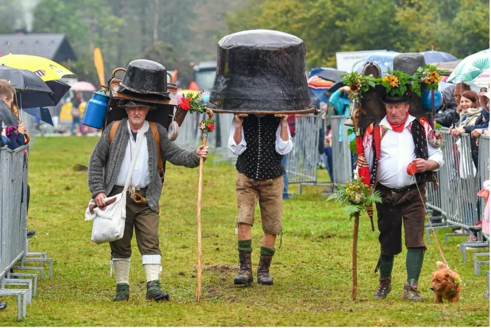 Alpsko festivalsko sezono septembra sklene Kravji bal v Bohinju, praznovanje pastirske dedi&scaron;čine. F Visit Bohinj