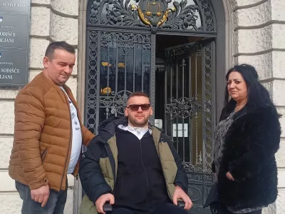 Marija Grbića so na sodi&scaron;če pripeljali star&scaron;i, ki tudi sicer skrbijo zanj. Foto: Dnevnik