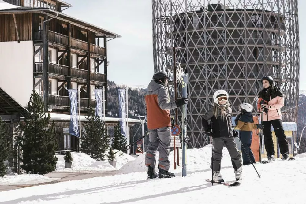 Tudi pri slovenskih gostih ostajata priljubljena oba Falkensteiner hotela, ki se nahajata tik ob smuči&scaron;ču.