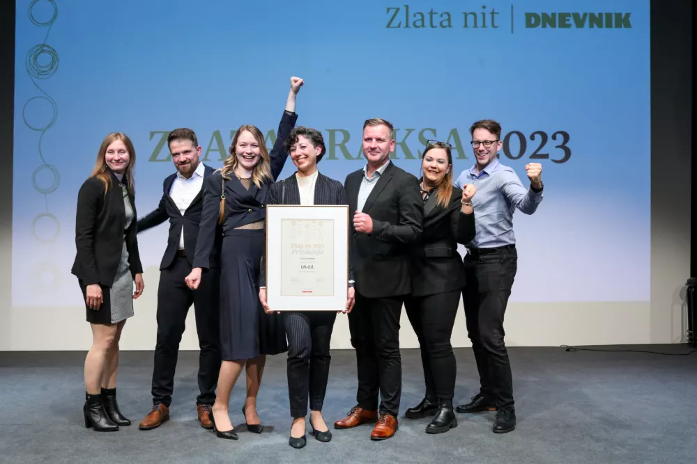 - Nagrada Zlata praksa za podjetje LEK d.d.,- Jure vajs, vodja strte&scaron;kih programov in Simon Rečnik, direktor trdnih izdelkov in član uprave LEK d.d.,-Tina Posavec, senior HR buisiness partner BE-terna in Iztok Juvan, dir. regijskega področja,- 29.03.2024. Zlata Nit, zaključek medisko raziskovalnega projekta časopisne družbe Dnevnik d.d. s podelitvijo nagrad najbolj&scaron;im zaposlovalcem v Sloveniji.//FOTO: Bojan Velikonja
