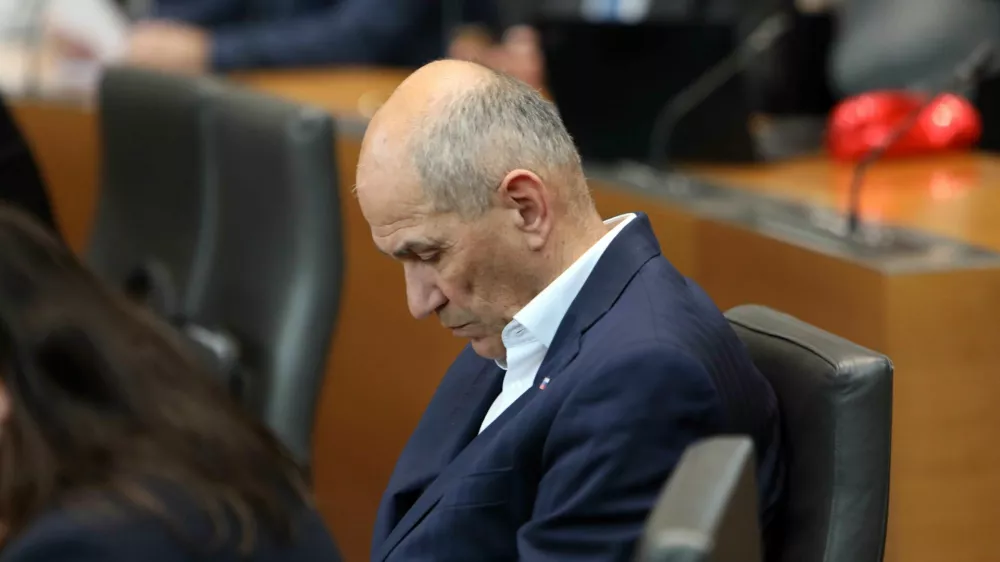 27.01.2025 -redna seja DZ, poslanska vpra&scaron;anja predsedniku vlade, Robrt BolobJanez Jan&scaron;a, spi, počivaFoto: Tomaž Skale