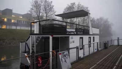 Hi&scaron;ici so najprej postavili na &Scaron;pici, danes pa stojita ob Dolgem bregu. Foto: Nik Erik Neubauer