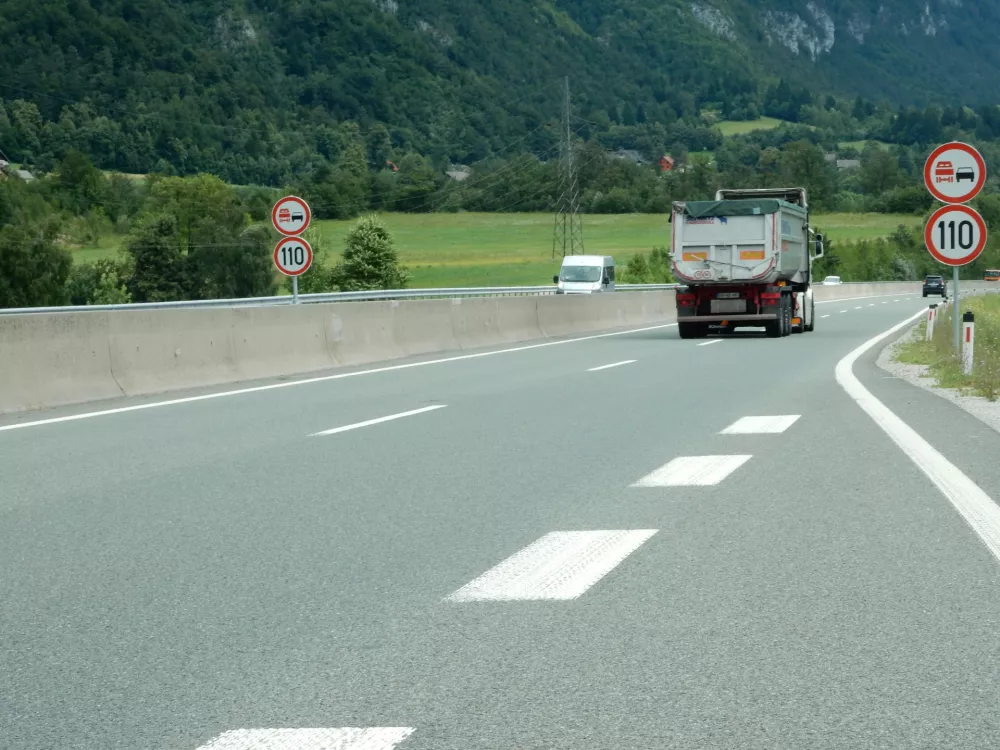 Gorenjska avtocesta, omejitev hitrosti, Dars, tovorno vozilo