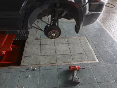 menjava zimskih gum. Vulkanizer Travnik - 09.11.2023 &ndash; Vulkanizerstvo - sezonska menjava pnevmatik - //FOTO: Luka Cjuha