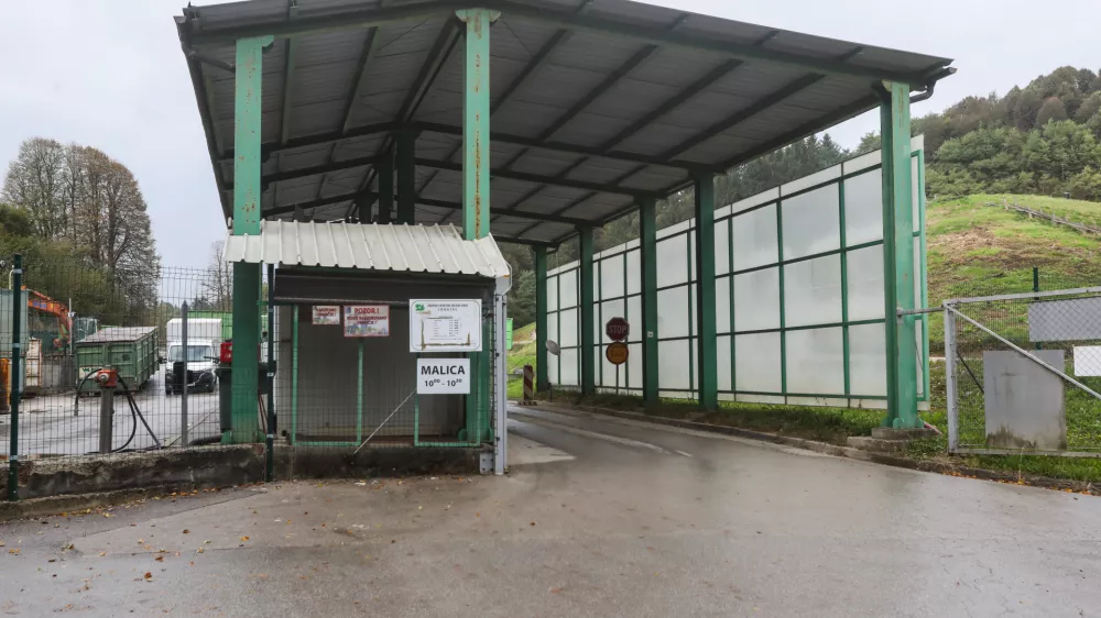 Za zbirni center Ostri vrh je in&scaron;pekcija že leta 2020 ugotovila, da ni urejen v skladu z zakonodajo. Foto: Bojan Velikonja