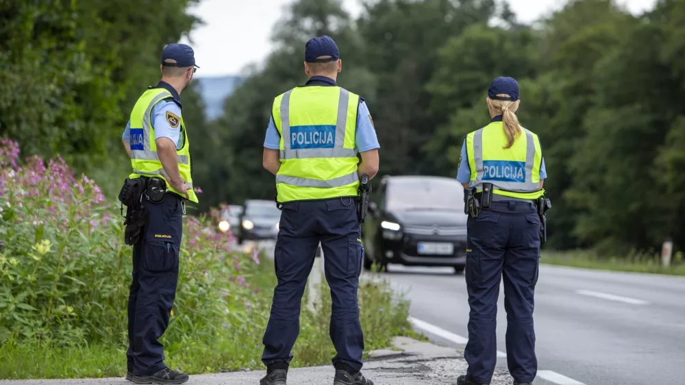 - radar - meritev hitrosti, - 13.08.2019 &ndash; Spodnji Log - Vseevropska akcija Hitrost v kateri so sodelovali tudi slovenski policisti - glavni cilj akcije zmanj&scaron;anje &scaron;tevila prometnih nesreč zaradi hitrosti - policijska kontrola &ndash; policijski nadzor hitrosti na cestah - Policija //FOTO: Matjaž Ru&scaron;t