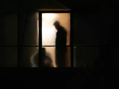 O&scaron;kodovanka je povedala, da se je za &scaron;tirimi stenami dogajalo veliko hudega, v očeh drugih pa so bili čudovita družina. F Bojan Velikonja Q