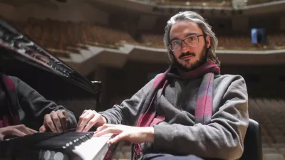 - 20.12.2021 - Aleksander Gadžijev, slovensko-italijanski pianist se je kot prvi pianist slovenskih korenin udeležil 18. Chopinovega tekmovanja ter osvojil zavidljivo drugo mesto, prejel pa je tudi nagrado za najbolj&scaron;ega interpreta sonate /FOTO: Jaka Gasar