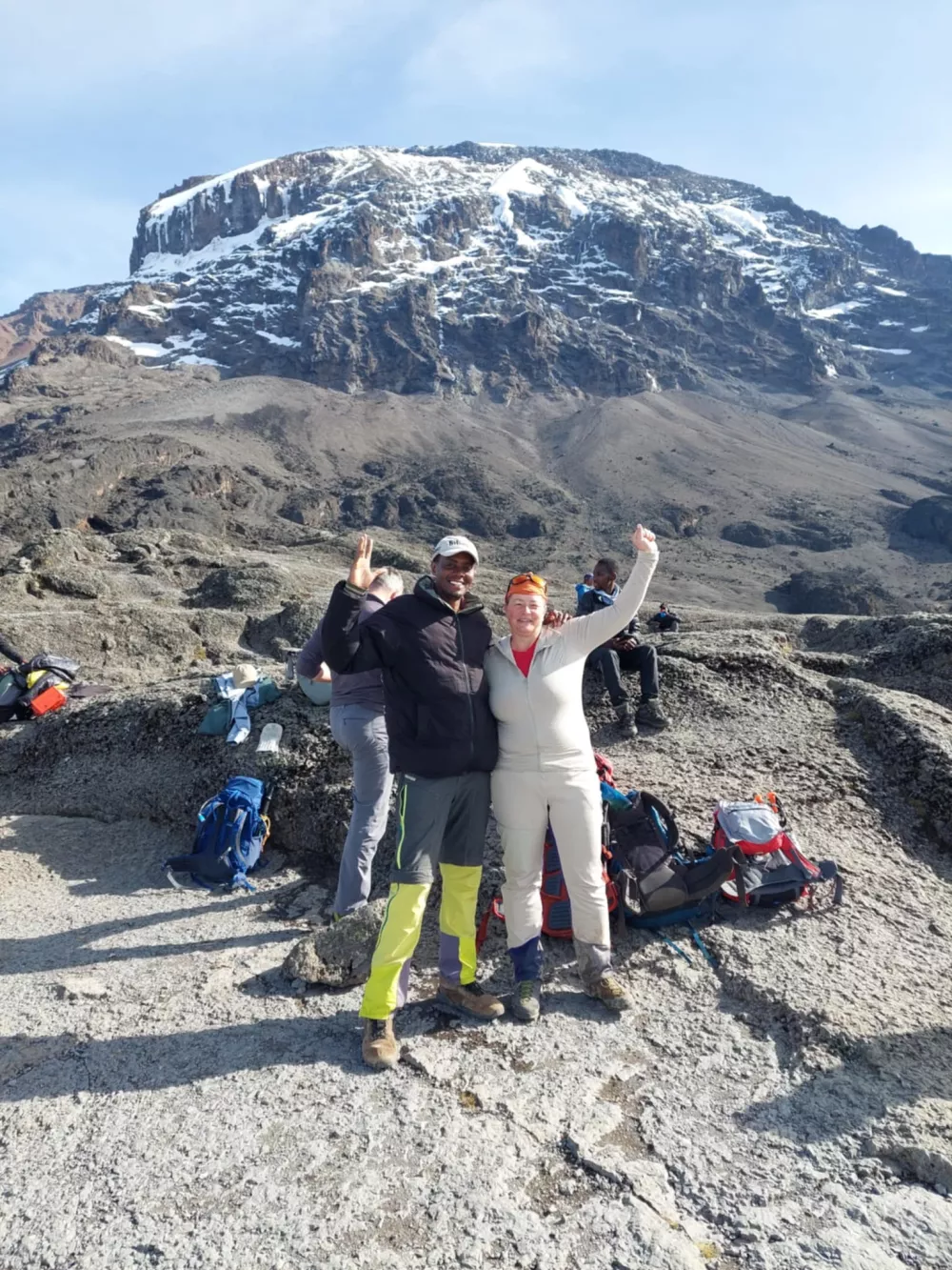 Nata&scaron;a Ivančič v družbe enega od vodnikov. 