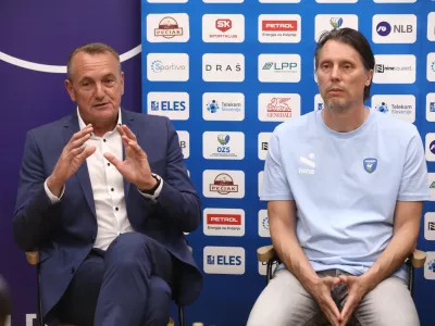 predsednik OZS Metod Ropret in selektor reprezentance Gheorghe Cretu13.05.2024 - novinarska konferenca Odbojkarske zveze Slovenije pred začetkom svetovne lige narodovFOTO: Luka Cjuha