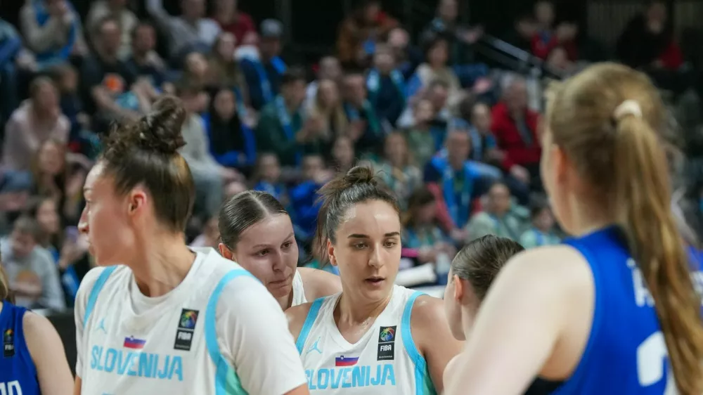 Slovenska ženska ko&scaron;arkarska reprezentanca, Finska