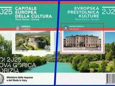 EPK GO! 2025 slavi skupna izdaja blokov velikosti 130 &times; 85 mm s po dvema znamkama (levo italijanska polovica bloka, desno slovenska).