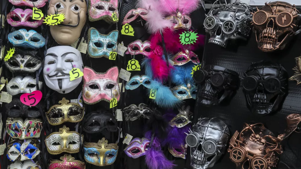 - Benetke - zaradi &scaron;irjenja koronavirusa prepovedane vse javne prireditve, vključno z bene&scaron;kim pustnim karnevalom - 25.02.2020 &ndash; ITALIJA &ndash; Koronavirus - žari&scaron;če koronavirusa v Italiji je v Lombardiji, več okuženih je &scaron;e v Benečiji, ter Emiliji-Romanji - &scaron;tevilo okuženih z virusom SARS-CoV-2 na evropskih tleh se je povzpelo na 229 in doslej zahteval sedem življenj, //FOTO: Jaka Gasar