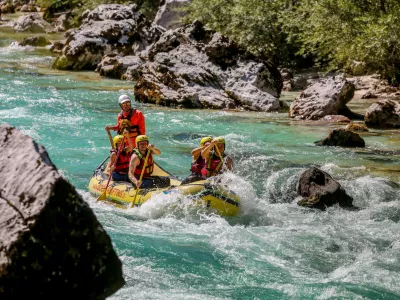 Rafting na Soči, cilj pri Trnovem ob Soči- Soča rafting Bovec -- 14.08.2016 - Posočje - Poletni Dnevnik - počitni&scaron;ka reportaža - poletno dopustovanje - turizem -     //FOTO: Bojan Velikonja