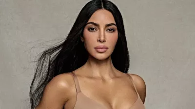 Postava z obalnimi, kot jih &scaron;e vedno reklamira Kim Kardashian je kot kaže pretellost. F Instagram 