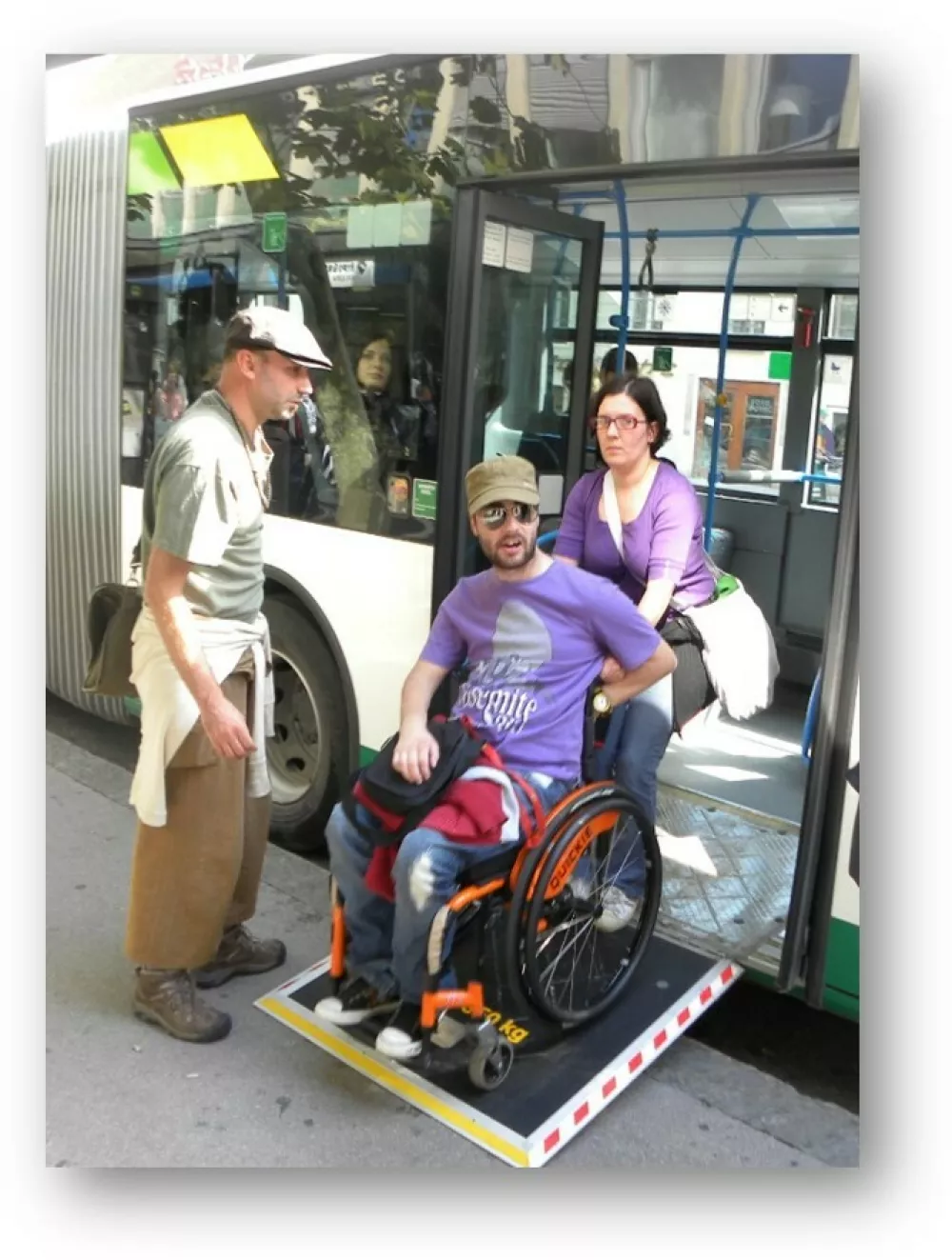 V mestnem potni&scaron;kem prometu so avtobusi večinoma dostopni invalidom. Fotografija je simbolična. Foto: Zveza paraplegikov Slovenije
