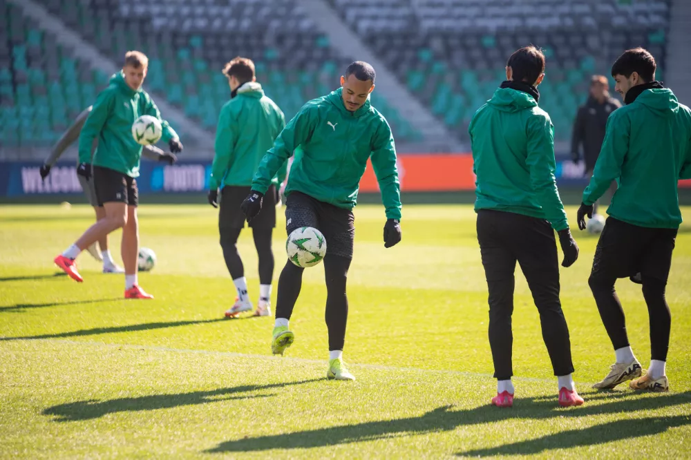 Trening nogometasev NK Olimpija pred tekmo proti FK Borac, v kateri so na domačem igri&scaron;ču zabeležili poraz in končali evropsko pot. / Foto: STA