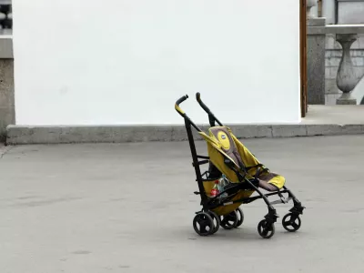 - 12.04.2023 &ndash; simbolična fotografija - otro&scaron;ki voziček - družina &ndash; rodnost - splav - umetna prekinitev nosečnosti - odvzem otrok - star&scaron;evstvoFoto: Tomaž Skale