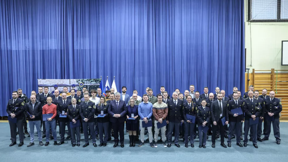 Bo&scaron;tjan Poklukar, Damjan Petrič- 12.02.2025 - Policija je nagradila 66 izjemnih posameznikov, ki so v najrazličnej&scaron;ih okoli&scaron;činah pomagali re&scaron;evati življenja ljudi - podelitev, policija, hrabrost, požrtvovalnost, priznanja//FOTO: Jaka Gasar