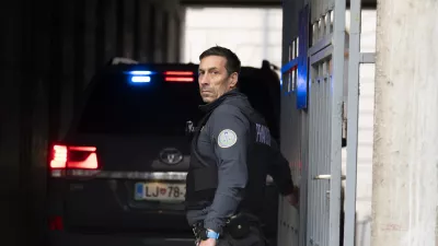 Policija Kriminal7.12.2024 Privedba treh osumljencev za mafijski umor Satka Zovka pred preiskovalnega sodnika. Okrožno sodi&scaron;če v Ljubljani. FOTO: Nik Erik Neubauer