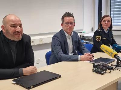Đani Begić, Črtomir Kuret in Darja &Scaron;tembergar so opozorili na porast spletnih goljufij in preventivne ukrepe. Foto Policija
