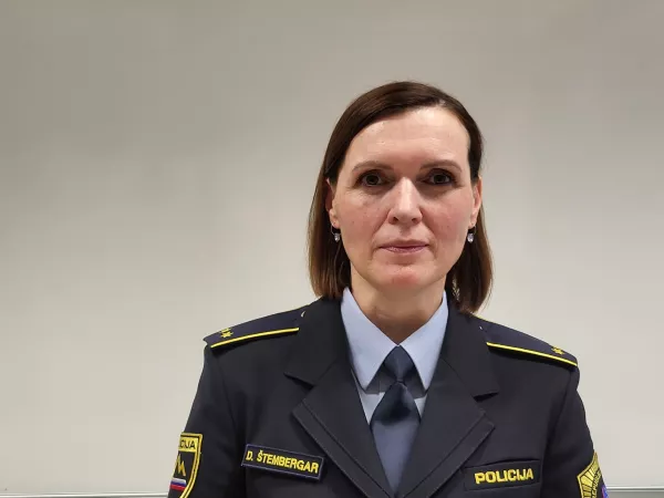 Darja &Scaron;tembergar, policijska postaja Kozina, spletne prevare / Foto: Katja Gle&scaron;čič