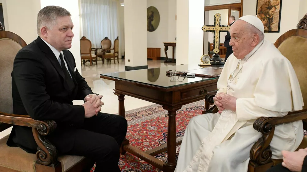 Slovakia's Prime Minister Robert Fico meets with Pope Francis at the Vatican, February 14, 2025.  Vatican Media/&shy;Handout via REUTERS  ATTENTION EDITORS - THIS IMAGE WAS PROVIDED BY A THIRD PARTY.