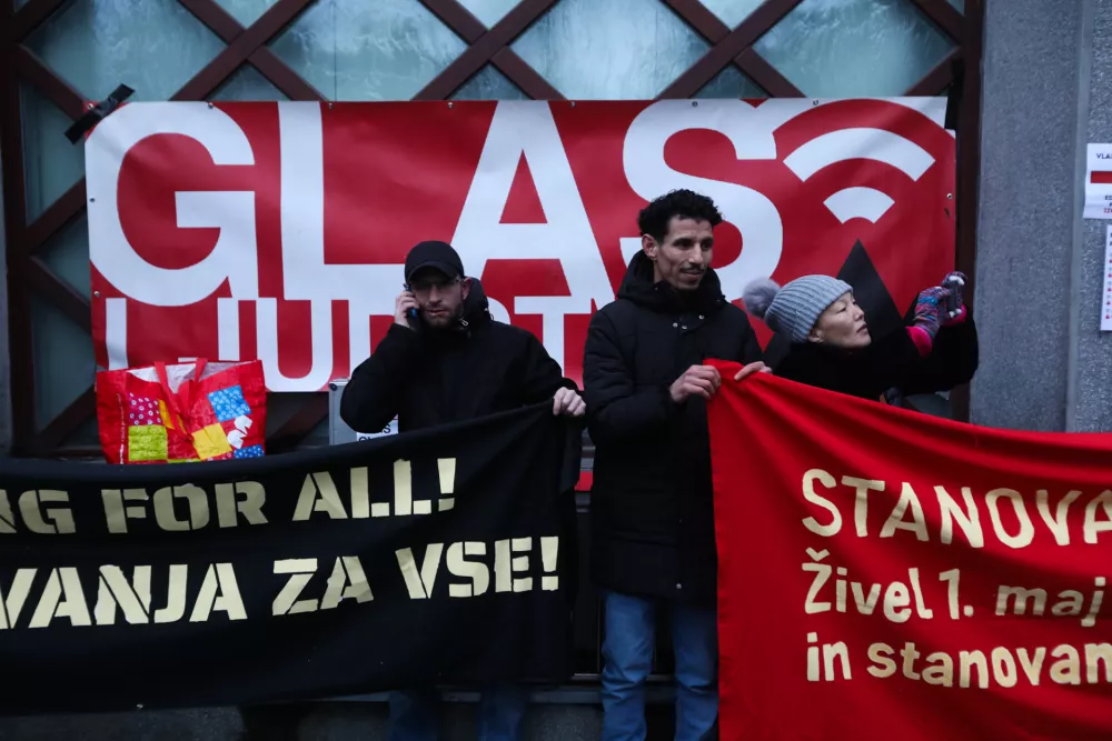 glas ljudstva, opozorilni protest. foto: Bojan Velikonja 