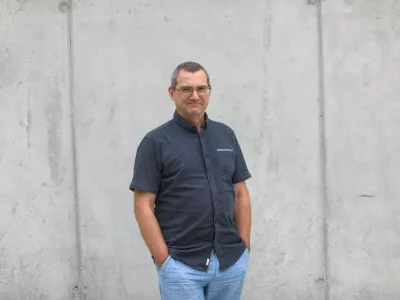 - 18.09.2023 &ndash; dr. Simon Krek, jezikoslovec,vodja Centra za jezikovne vire in tehnologije Univerze v Ljubljani in raziskovalec na Odseku za umetno inteligenco Instituta "Jožef Stefan", Dnevnikov kolumnist  //FOTO: Bojan Velikonja