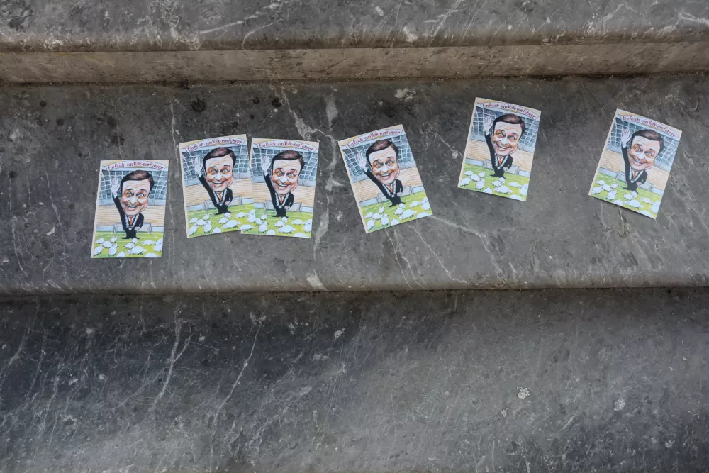 - 08.02.2025. - Protestni sprehod od srbske ambasade do Mestne hi&scaron;e, ki ga je pripravila Participativna ljubljanska avtonomna cona - Plac, s katerim želijo podpreti &scaron;tudentske proteste v Srbiji in izraziti kritiko podpore ljubljanskega župana Zorana Jankovića srbskemu predsedniku Aleksandru Vučiću.//FOTO: Bojan Velikonja