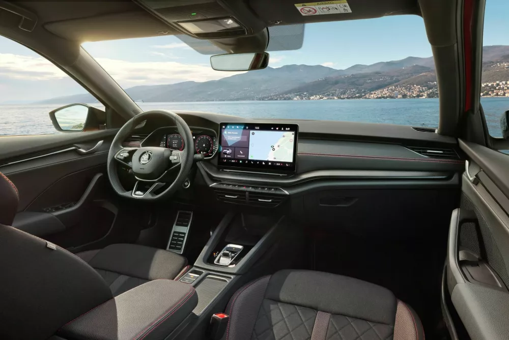 Octavia RS je na voljo tako v limuzinski kot tudi karavanski različici. Njen pospe&scaron;ek do stotice je 6,4 sekunde. Pogon je speljan le na prednji kolesi. Foto: &Scaron;koda