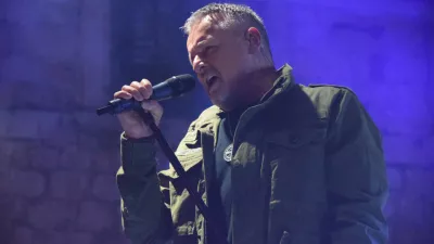 Hrvaska, Dubrovnik.Koncert hrvaskega pevca Marko Perkovic Thompsona v sklopu prireditve ob Dnevih dubrovniskih braniteljev.