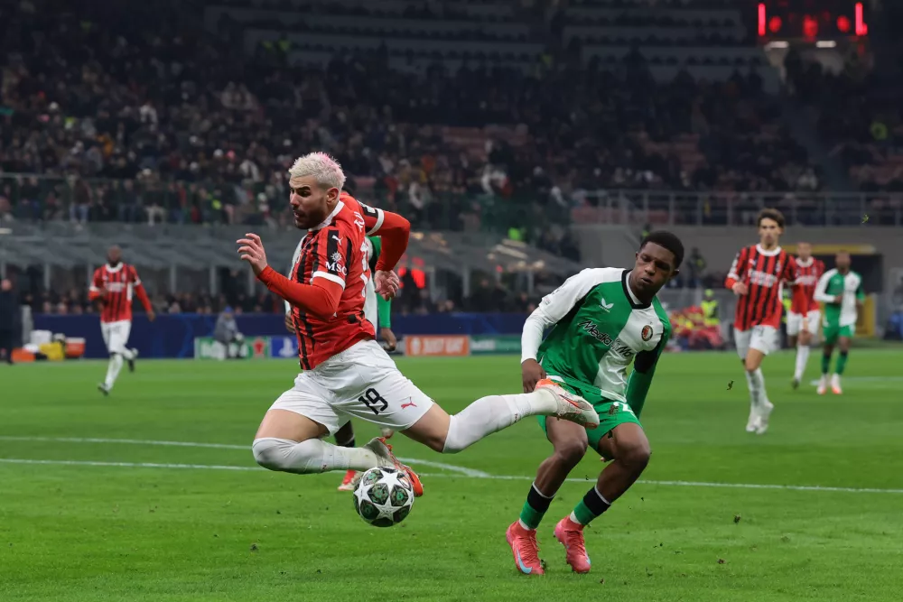 18 February 2025, Italy, Milan: Milan's Theo Hernandez and Feyenoord's Givairo Read battle for the ball during the UEFA&nbsp;Champions League layoff second leg soccer match between AC Milan and Feyenoord at the San Siro stadium. Photo: Jonathan Moscrop/CSM via ZUMA Press Wire/dpa