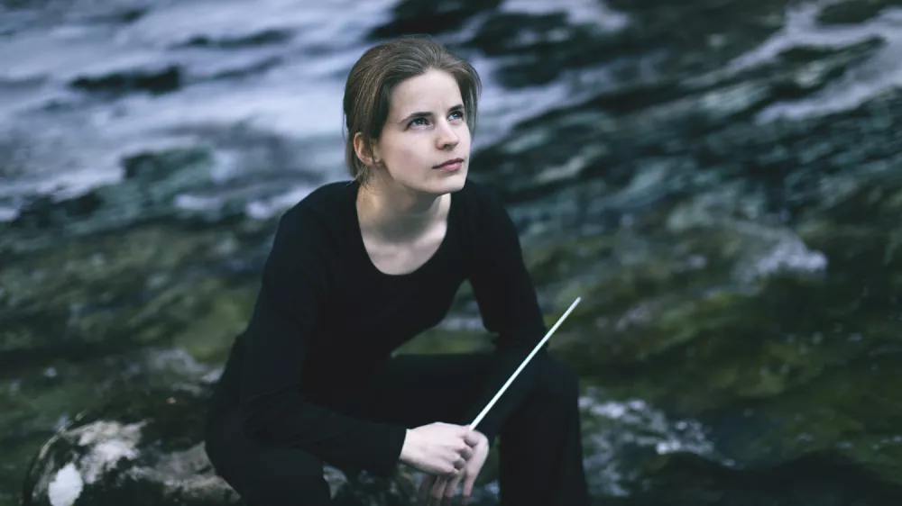 Dirigentka Tabita Berglund je v zadnjih letih vse bolj zaželena gostja uglednih orkestrov po svetu, navdu&scaron;ila je tudi na koncertu za zlati abonma.