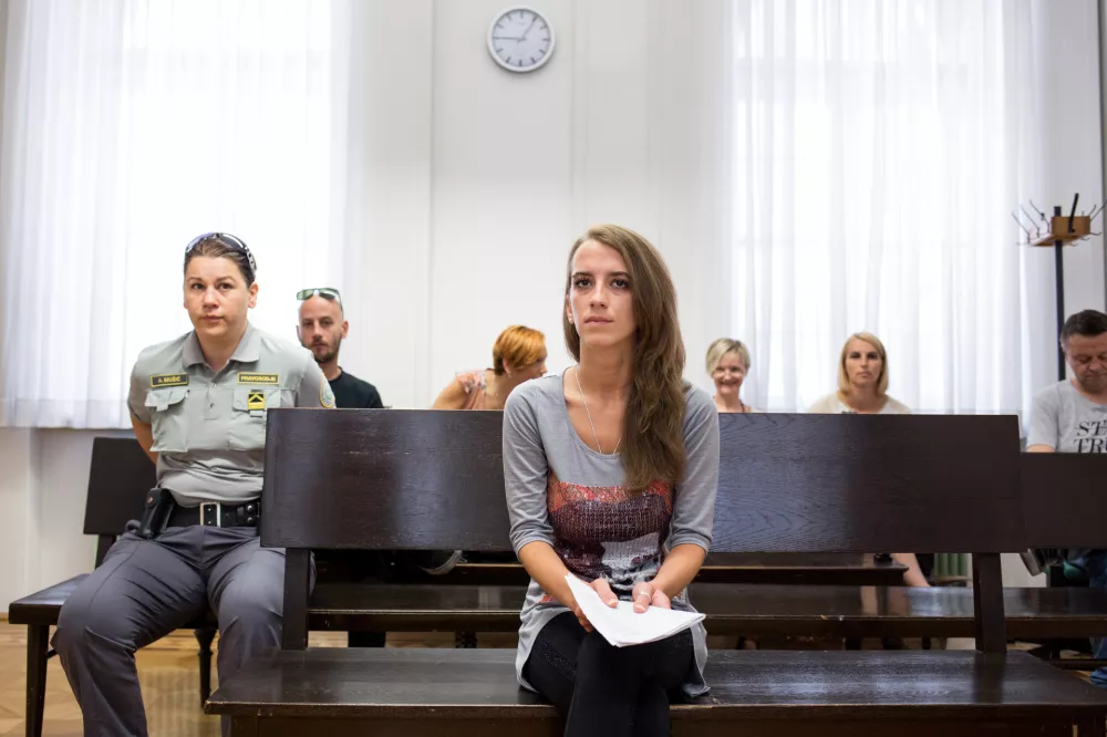 - Patricija Cenček - 23.06.2017 &ndash; sojenje Patriciji Cenček - dvaindvajsetletnica je poklicala policiste, da se je njen 30-letni fant z nožem zabodel v srce. A kriminalisti so ugotovili, da naj bi Blaža, ki je v bolni&scaron;nici nato umrl, v resnici zabodla Patricija.  //FOTO: Matjaž Ru&scaron;t