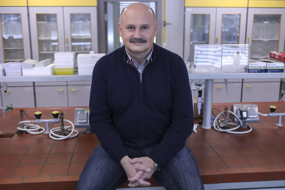 - 04.12.2020 - Tomaž Požrl, strokovnjak in profesor za kruh, &scaron;ef komisije za ocenjevanje kakovosti kruha, Biotehni&scaron;ka fakulteta FOTO: Jaka Gasar / Foto: Jaka Gasar