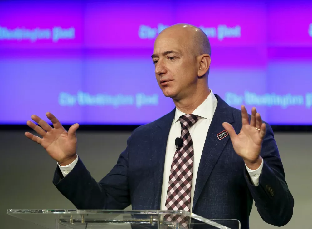 Jeff Bezos, tudi lastnik časnika The Washington Post, v Trumpovi eri vse bolj posega v uredni&scaron;ko politiko časopisa. / Foto: Reuters
